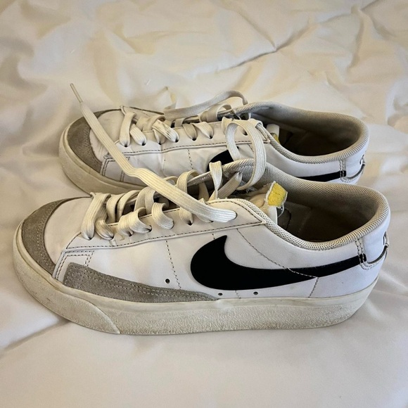 Nike Platform Blazers Low Top - Picture 2 of 2